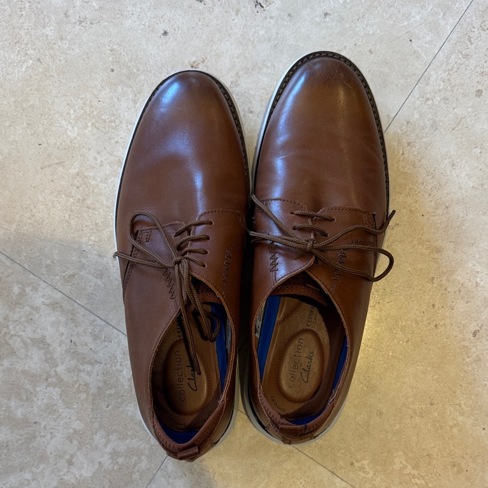 Clarks Men's Rich Brown Leather Oxfords. Worn once